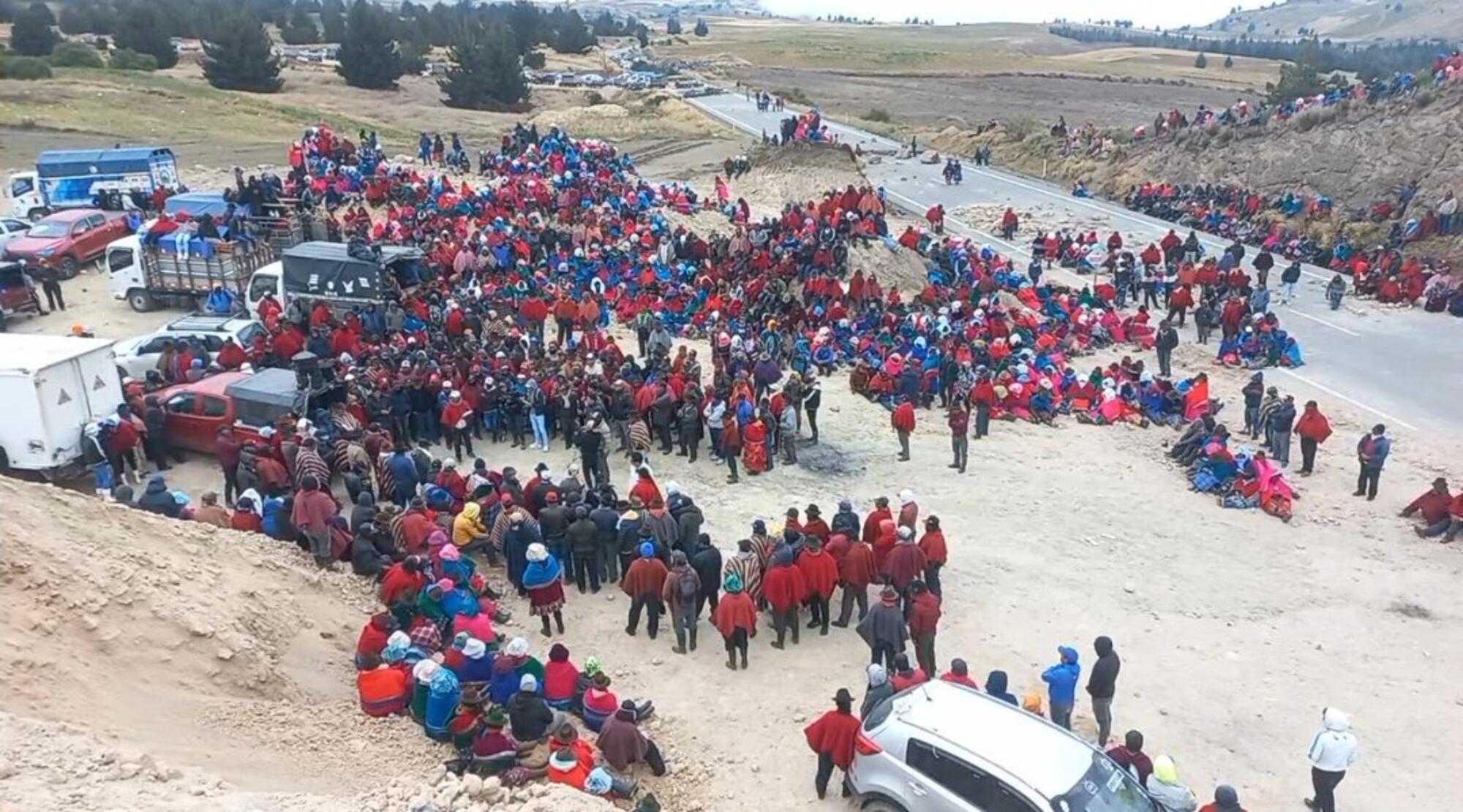 En Charicando, cantón Alausí, el Pueblo Puruwa junto a sus organizaciones de segundo grado realiza una asamblea para fortalecer la resistencia del #ParoNacional.